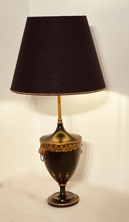 A Beautiful Tole lamp with very nice decoration in Gold.