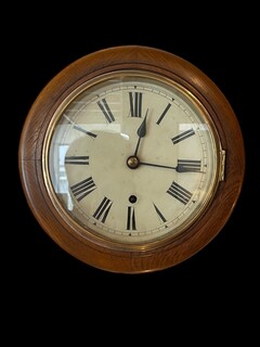 A Beautiful 19th Crntury Oak Round Clock. 