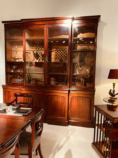 A Stunning English Early 19th Century ' Regency ' Mahogany Breakfront Bookcase.