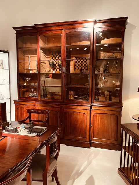 A Stunning English Early 19th Century ' Regency ' Mahogany Breakfront Bookcase.