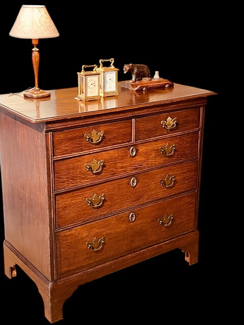 An Early 18th Century Oak Chest of Drawers.