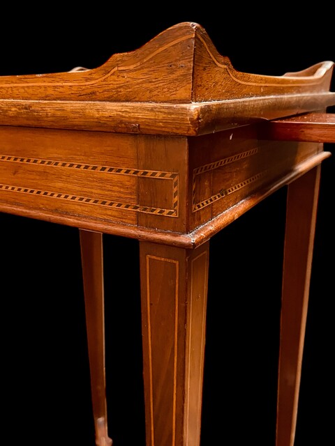 An English Edwardian Mahogany Kettle Stand having Beautiful Satinwood Inlay.