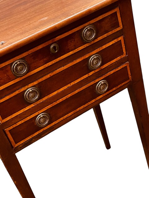 An English Georgian Mahogany Side Table having Satinwood Crossbanding . Ca 1800.