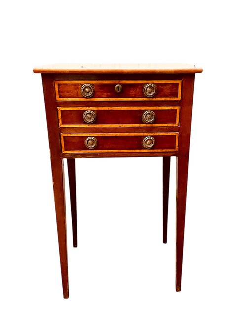 An English Georgian Mahogany Side Table having Satinwood Crossbanding . Ca 1800.