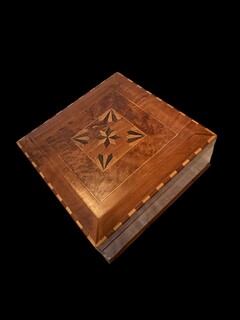 Fine 19th century English mahogany box with an exquisite geometric marquetry panel, crossbanded decoration and a fitted interior. Beautiful original colour and patina.